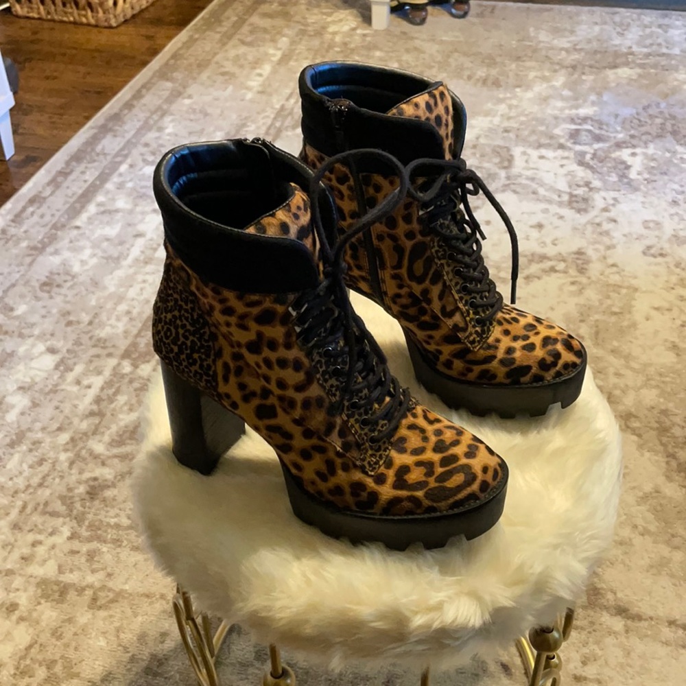 Gianni Bini platform leopard boots